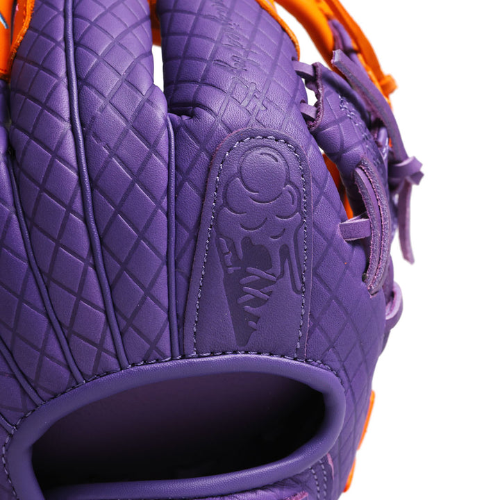 Translation missing: en.Close-up of the finger pad with the ice cream design on the purple youth baseball glove 