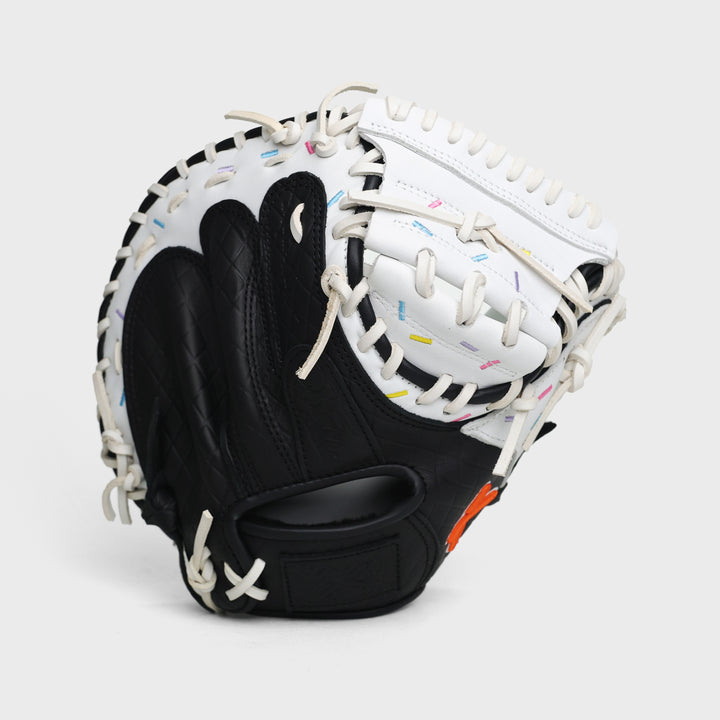 Translation missing: es.32.5" Youth Cookies &amp; Cream Catcher's Mitt