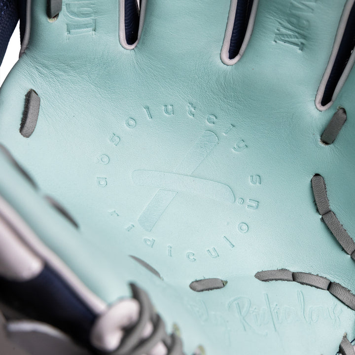Translation missing: es.pinstripe glove (pre-order)
