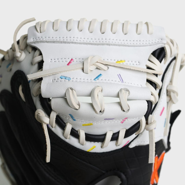 Translation missing: es.32.5" Youth Cookies &amp; Cream Catcher's Mitt